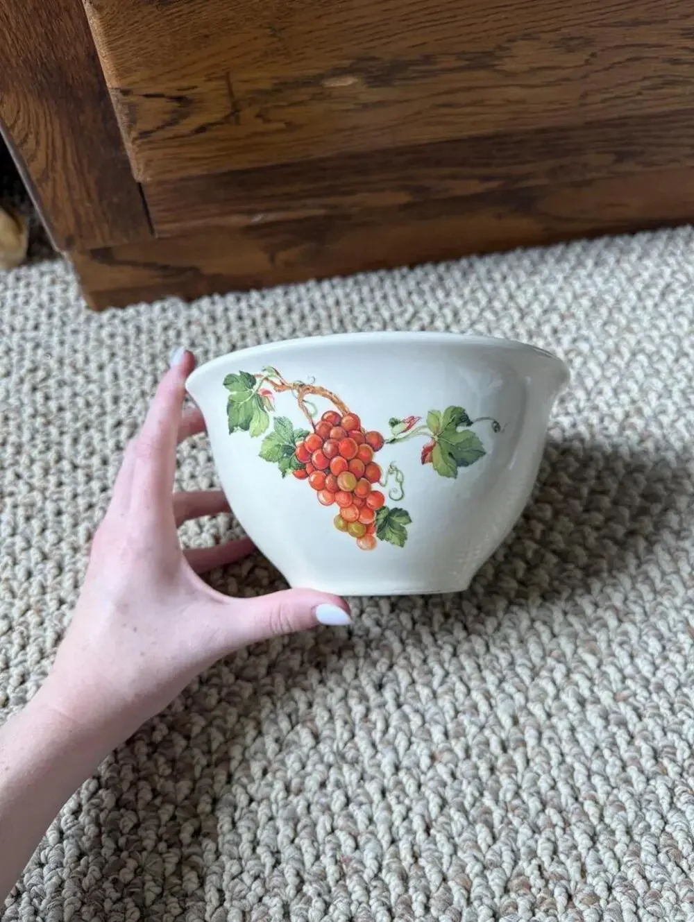Vintage Teleflora bowl with red grapes and green leaves design